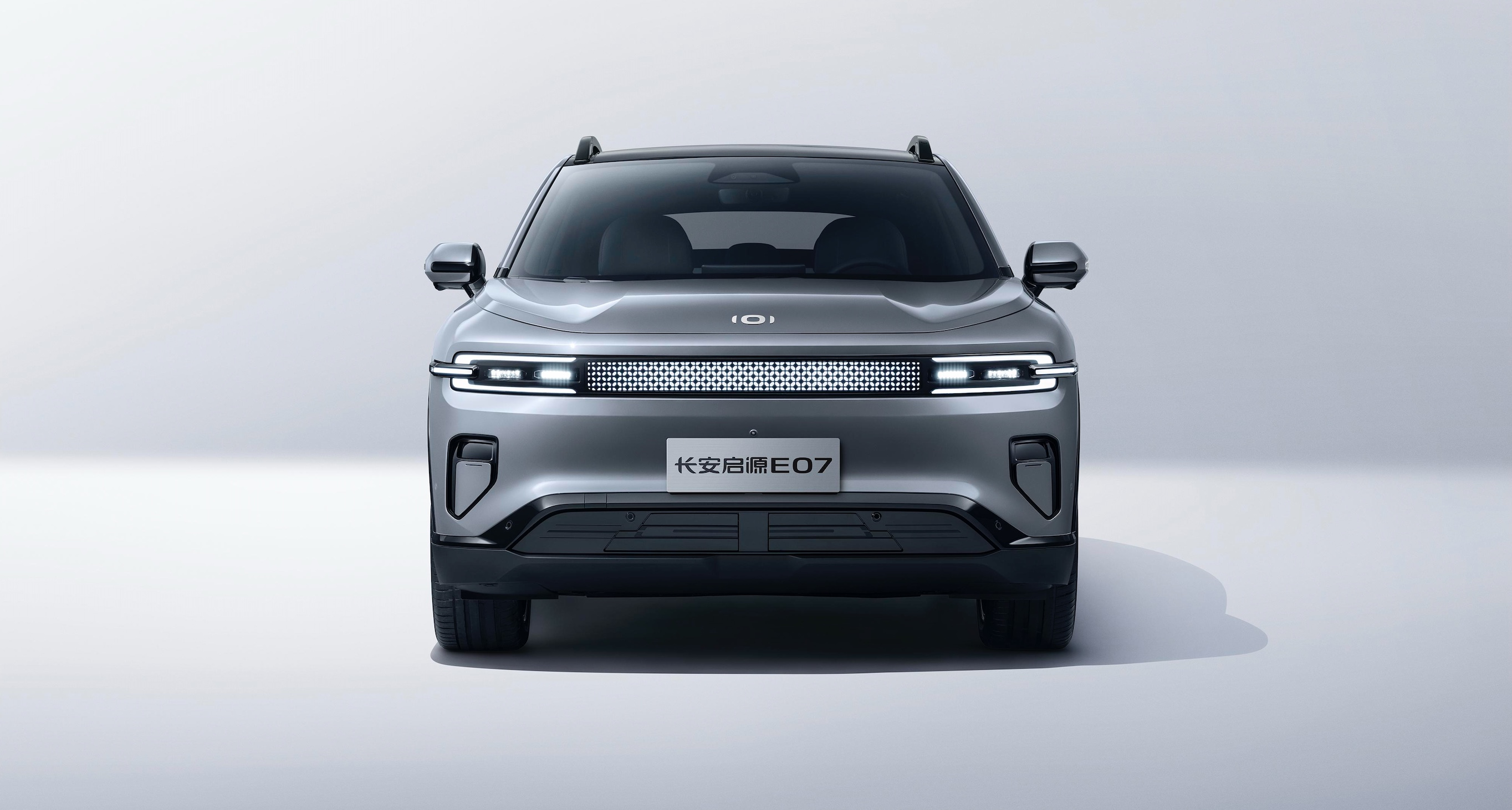 全球首款！yl6809永利MINI COB全彩交互屏助力打造长安启源E07百变SUV
